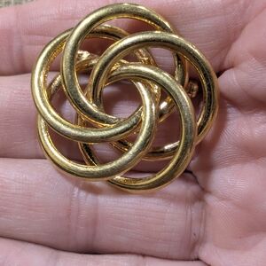Vintage Signed Napier Gold Tone Interlocking Rings Love Knot Brooch Pin